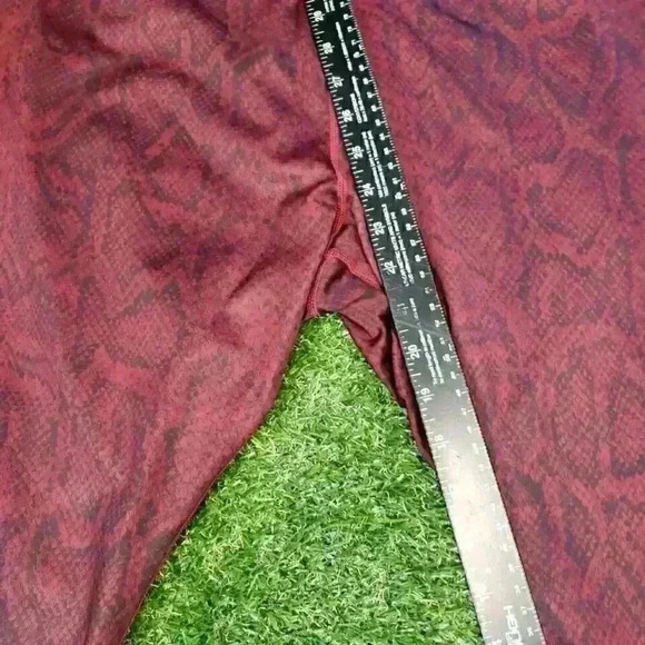 Nike Womens Sportswear Python Training Leggings Red Black Sz 3x Pull On - Picture 8 of 10